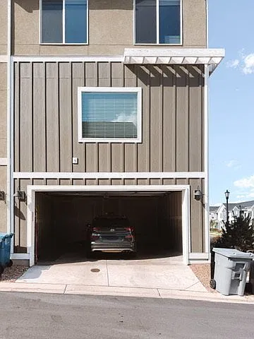 Modern 4-Bedroom Corner Townhome for Rent | Built in 2024 — Photo 2