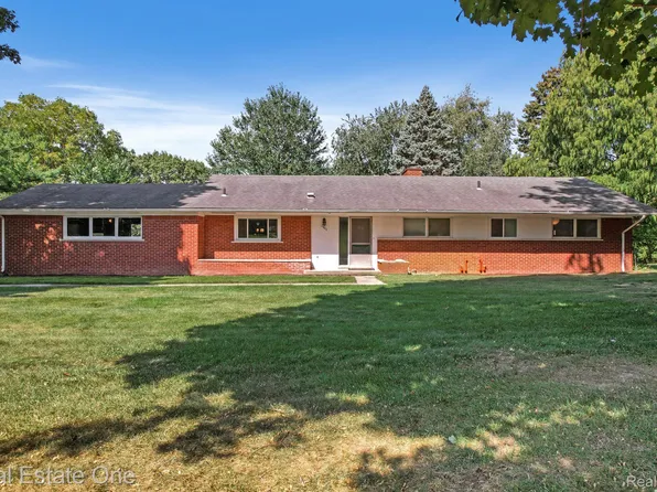 2460 Turner St, West Bloomfield, MI 48323