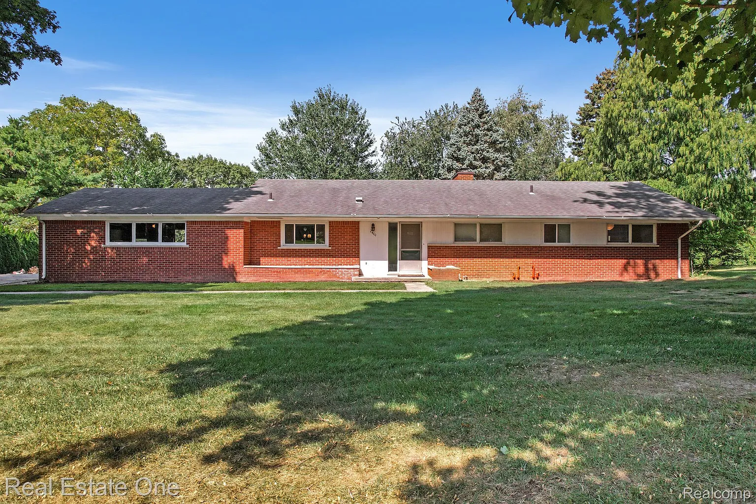 2460 Turner St photo 1