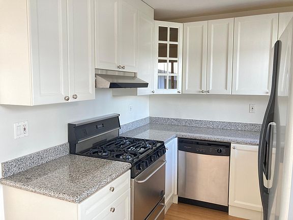 4th image of 1930 N Vermont Ave APT 305