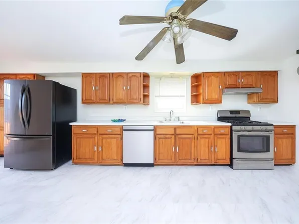 208 Saint Mary's Avenue image 6 of 47