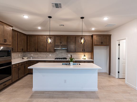 Big Island with Breakfast Bar