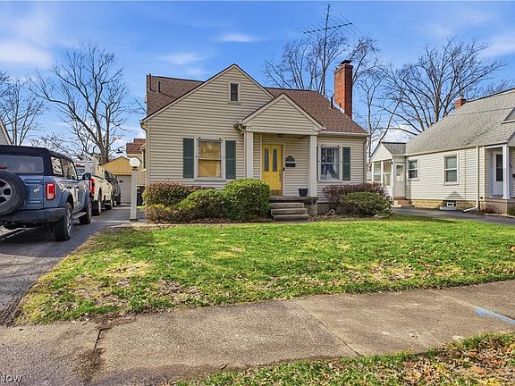 3rd image of 696 Meadowbrook Ave SE