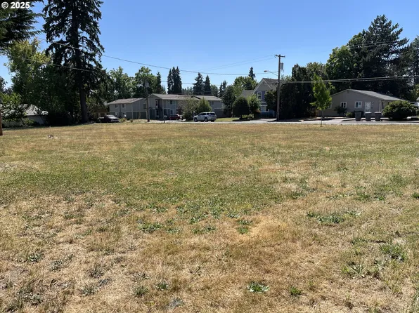 SW Cedarwood Ave, McMinnville, OR 97128