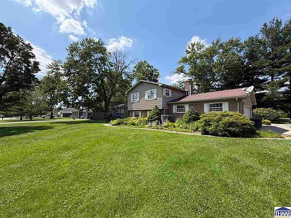 2nd image of 1890 Oak St