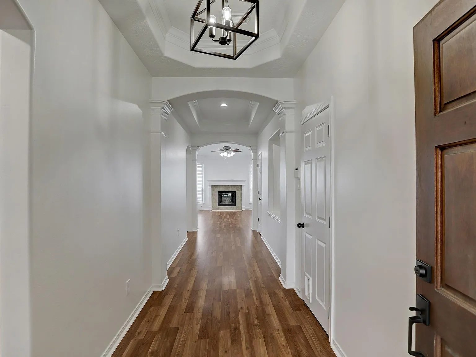 3 bed, 2.0 bath, 1646 sqft, $2,100 — Photo 3