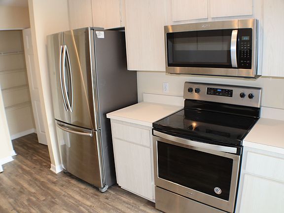 2nd image of 2983 Poplar Ave
