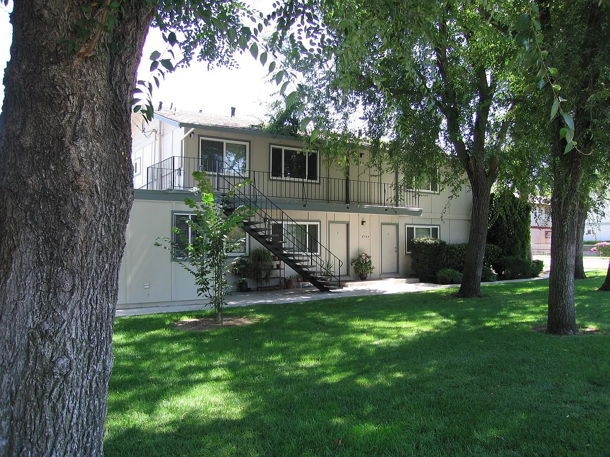 Building Photo - 5744 Via Monte Dr #C