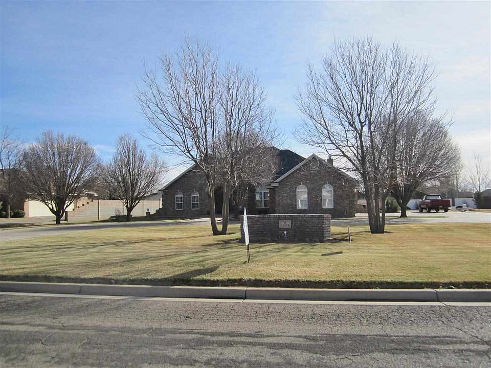 1st image of 4 N Village Dr
