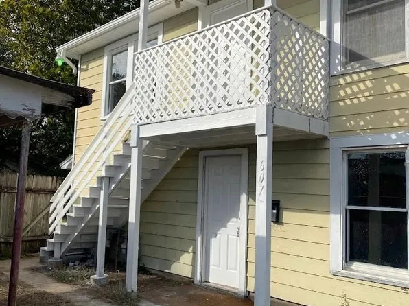 607 S Main St #B, Baytown, TX 77520