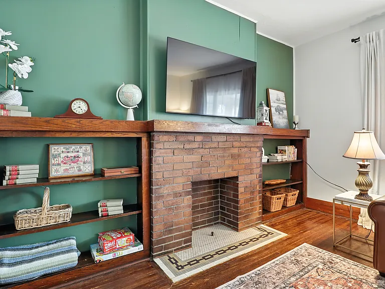 140 Commonwealth Ave — Photo 4