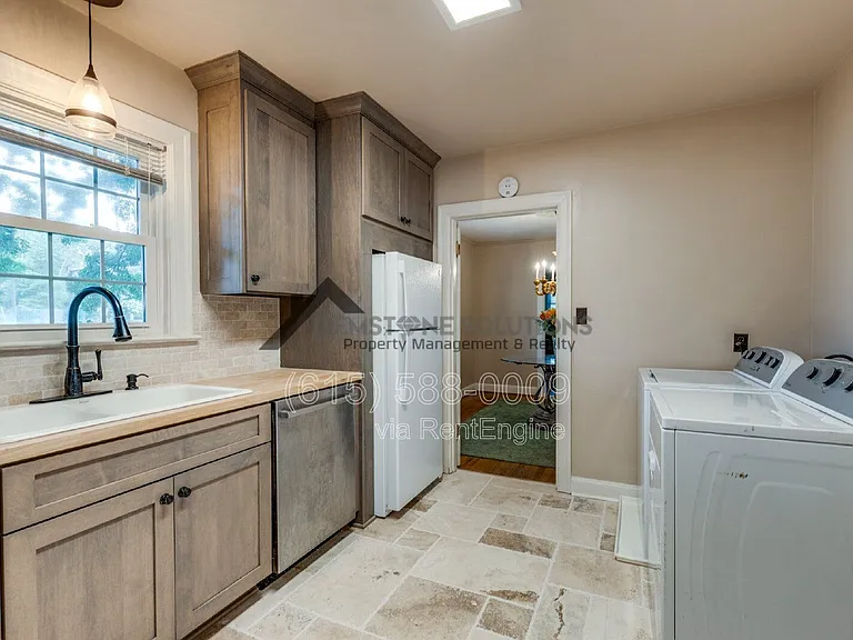 715 Hillsboro Rd — Photo 24