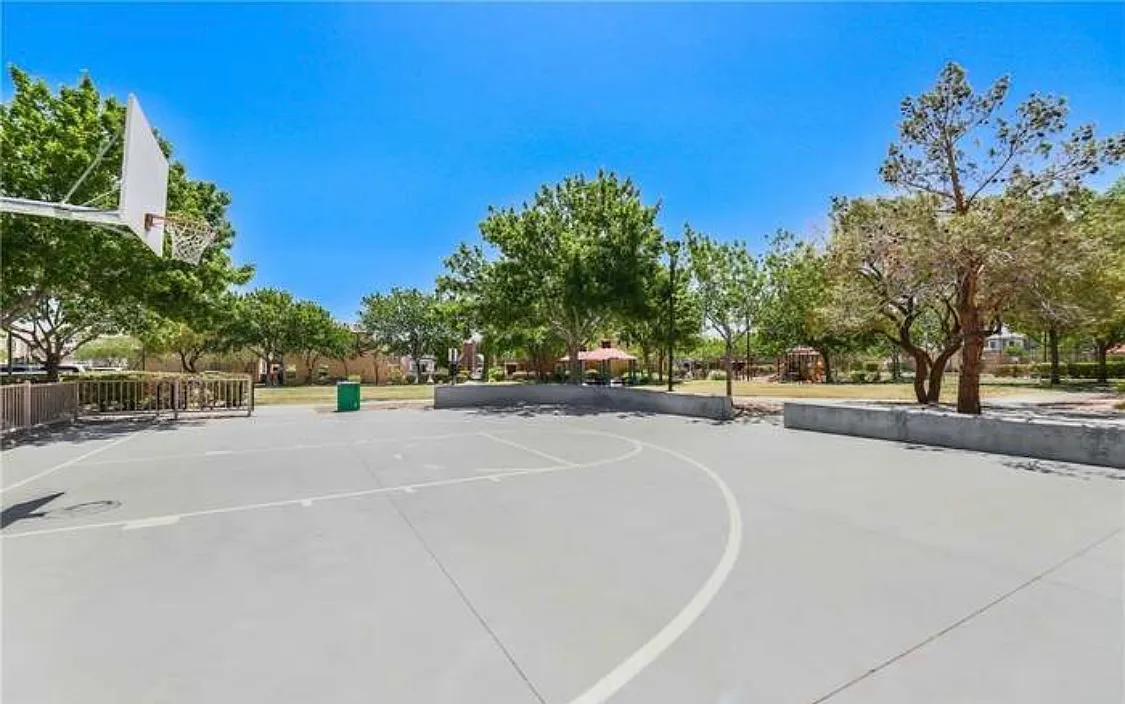 3 bed, $2,250 — Photo 4