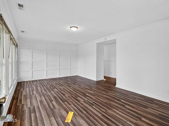 2nd image of 212 Winslow Circle