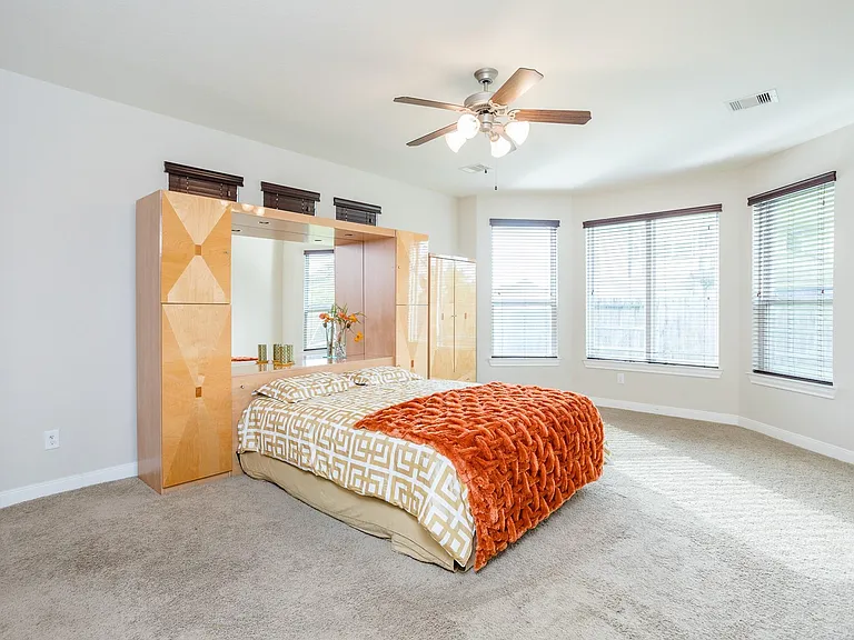 4622 Regal Shadow Ln — Photo 15