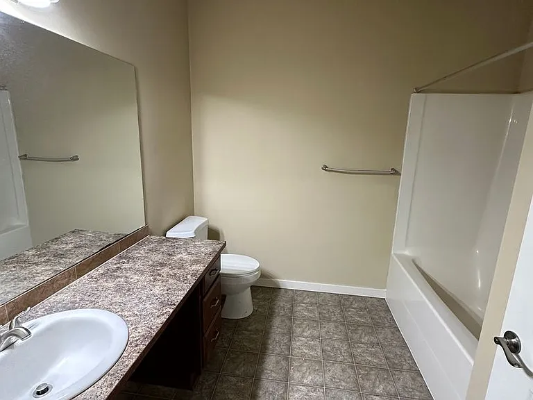 1613B Burnside Pl — Photo 12
