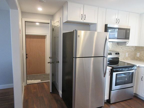 4th image of 39 Longmeadow Ave