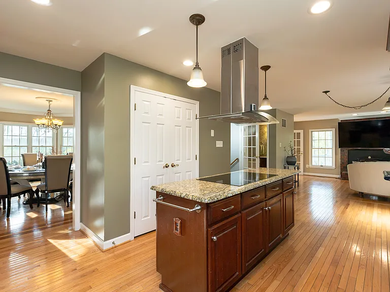 13576 Highland Rd — Photo 35