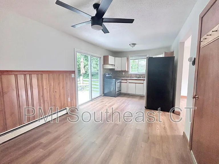 55 Hedge Ave — Photo 8