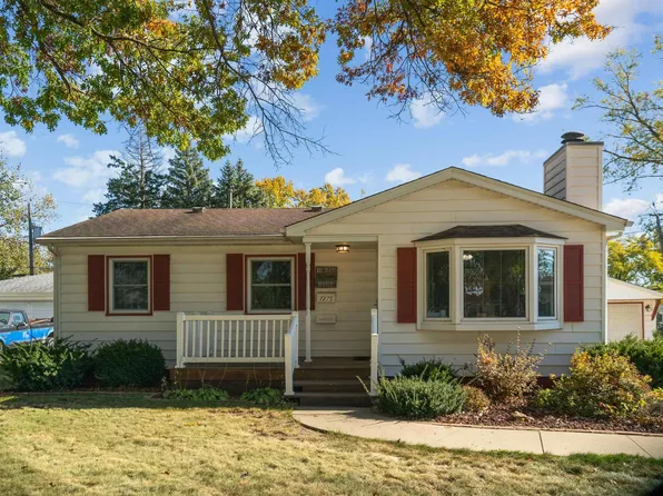 1275 Deloris Dr, Waterloo, IA 50701