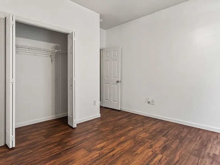 211 Springlake Dr — Photo 17