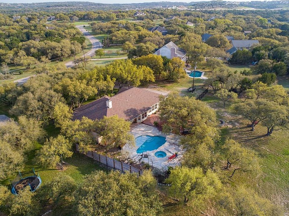 2nd image of 600 Bending Oak Dr