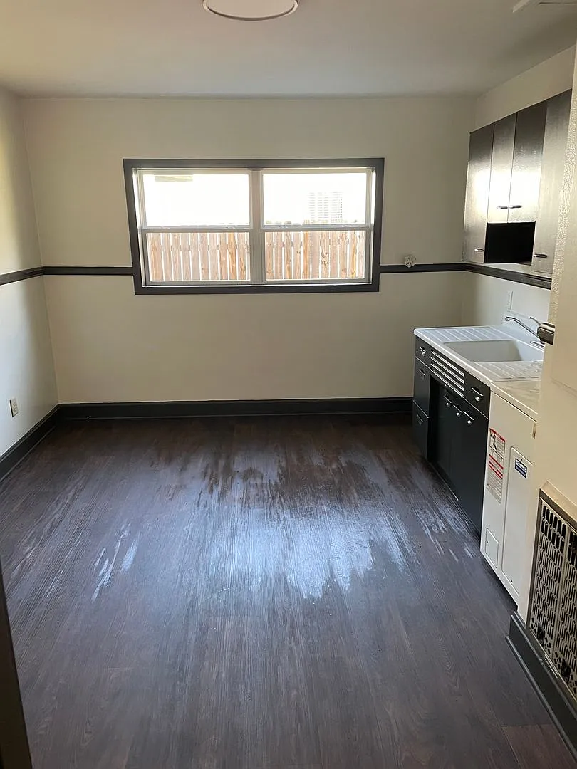 Desirable Red Bank 1 Bedroom — Photo 4