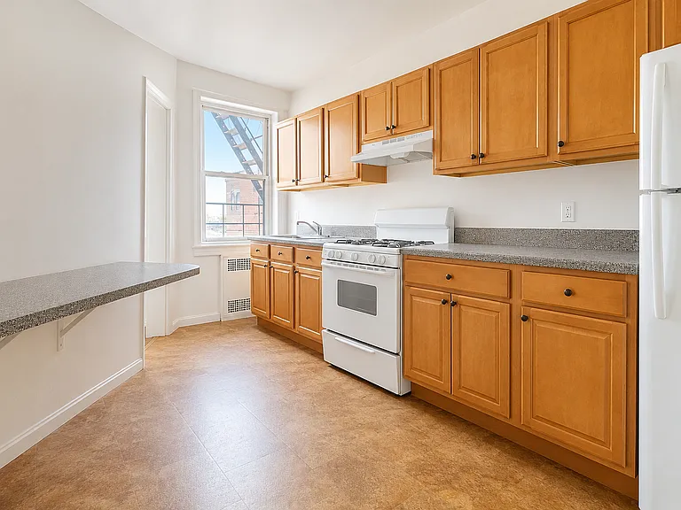 515 Avenue I #101 — Photo 3