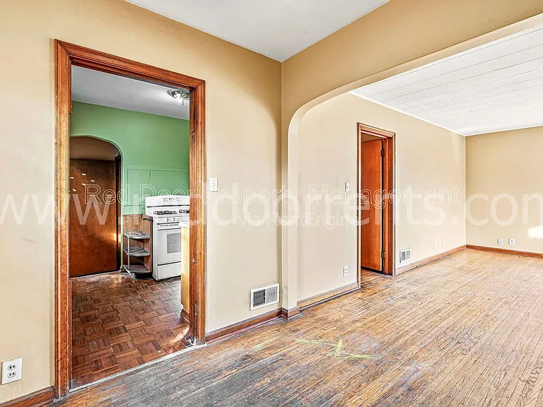 328 N Post Rd — Photo 18