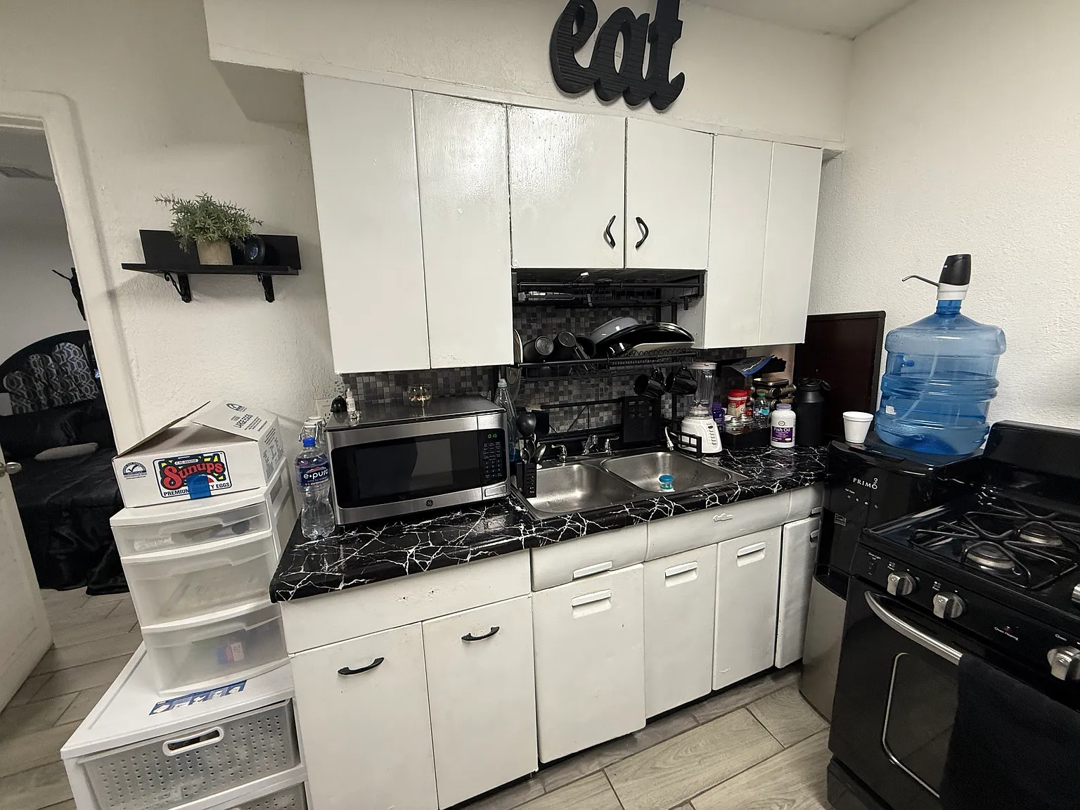 2 bed, 834 sqft, $995 — Photo 2