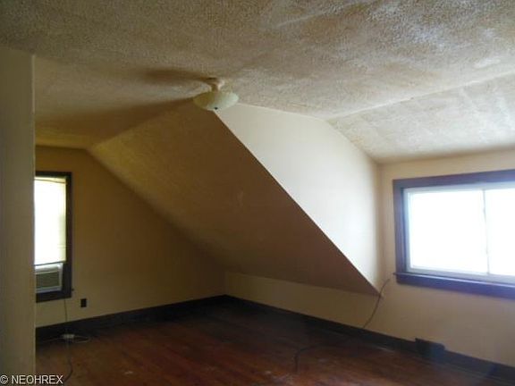 3rd image of 621 Paige Ave NE