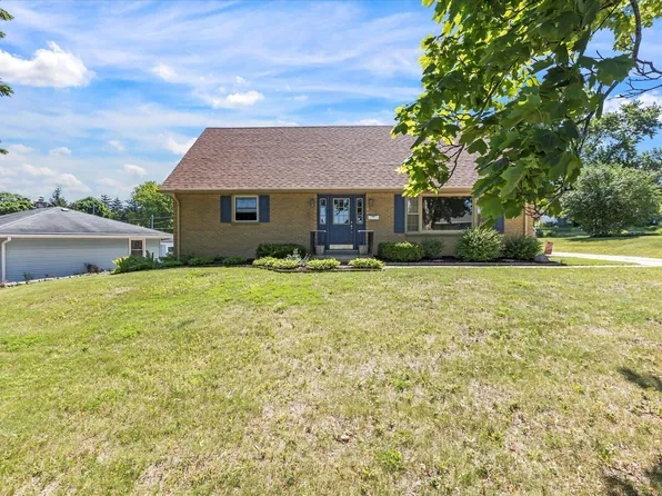 435 17th Ave, West Bend, WI 53095
