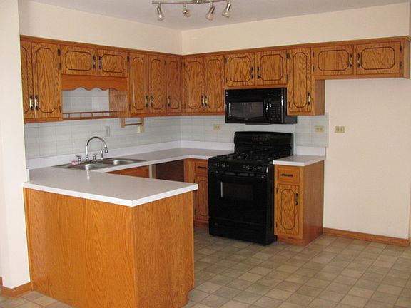 5th image of 109 Julianne Ct