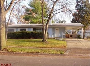 1465 Swallow Ln, Florissant, MO 63031