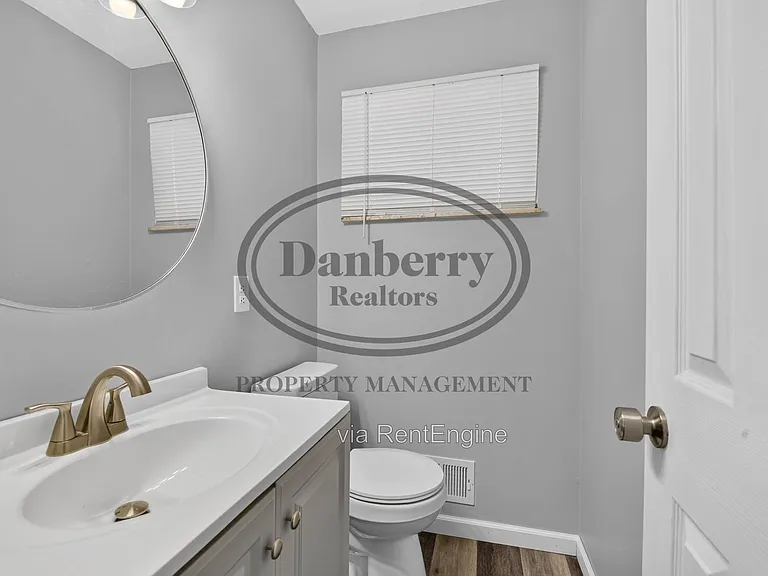 6946 Kinsman Dr — Photo 16