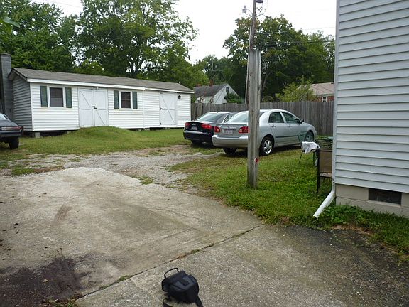 2nd image of 904 W Bessemer Ave