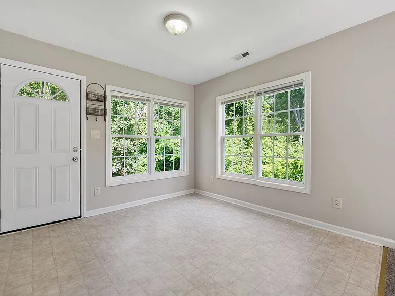 2306 N Oak Ridge Blvd — Photo 5