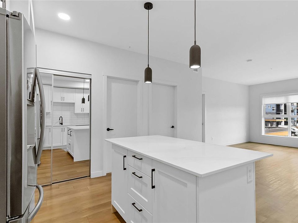 1st image of 2469 Gateway Rd #206