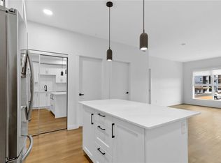 2469 Gateway Rd #206, Langford, BC V9B 6R7