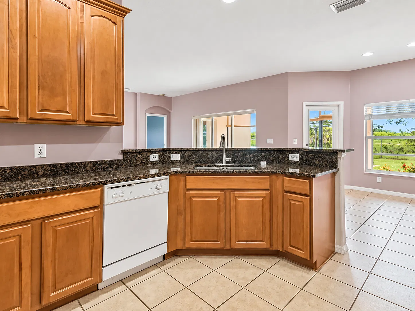 3 bed, 2022 sqft, $1,900 — Photo 3