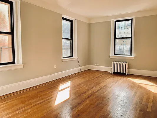 Rented by Arwell Realty | media 8