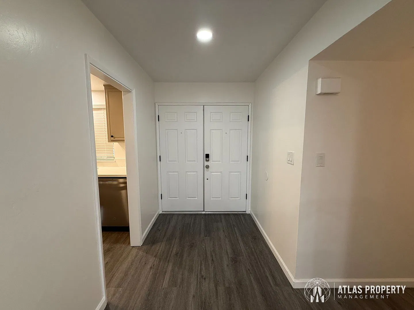 Beautiful 3 Bed/2 Bath NW Bakersfield Home w/ Paid Solar, Pool & Deposit Alternative Option — Photo 2