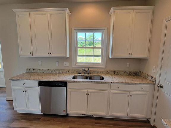 4th image of 79 Upland Dr