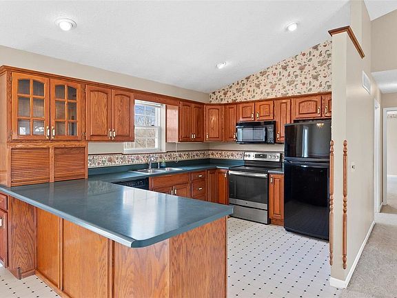 4th image of 309 Evergreen Ct