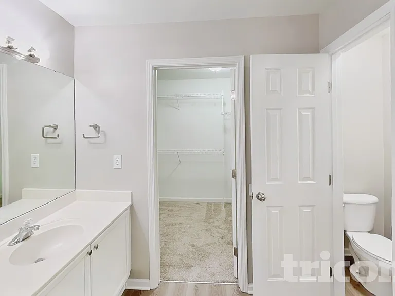 1002 Hollingdale Ct — Photo 8