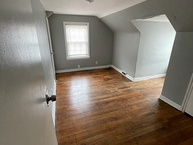 182 Woodland St — Photo 5