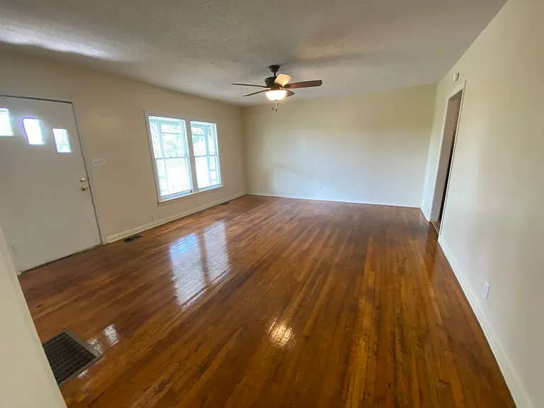 828 Burleson St #B — Photo 8