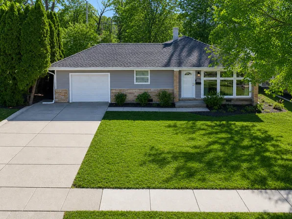 1913 Milton Ave, Northbrook, IL 60062