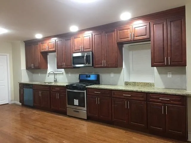 7 bed, 2800 sqft, $4,500 — Photo 2