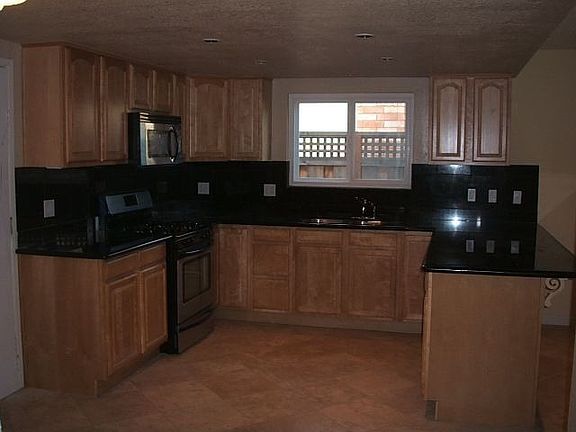 5th image of 2902 Daisy St